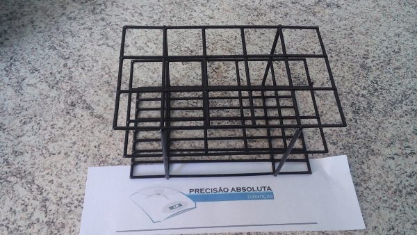 Estante em arame para 24 Tubos De Ensaio c/25 mm de diametro cobertura em PVC - Cor PRETA